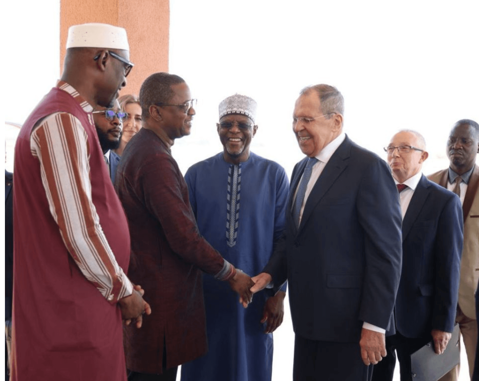 Les mninistres des affaires étrangères de l'AES et de la Russie: Abdoulaye Diop, Karamoko Jean-Marie Traoré et Bakary Yaou Sangaré, Sergueï Lavrov